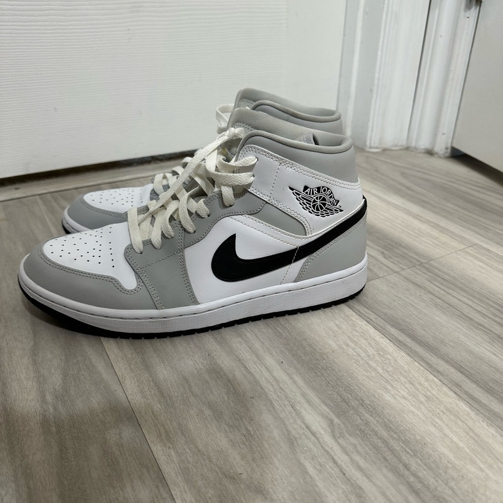 Jordan Men's White and Gray Sneakers w/Box